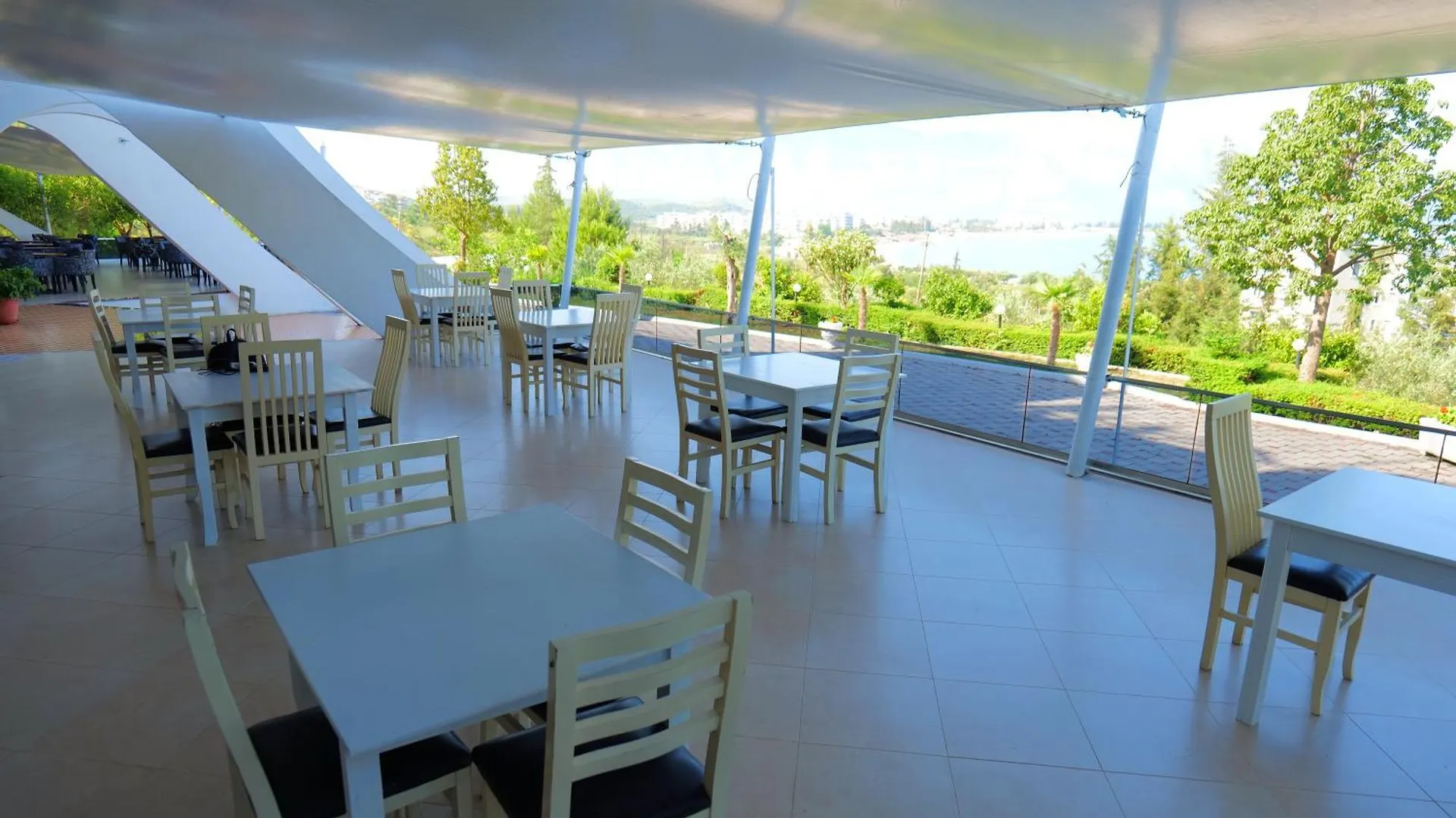Hotel Edva Resort Radhimë