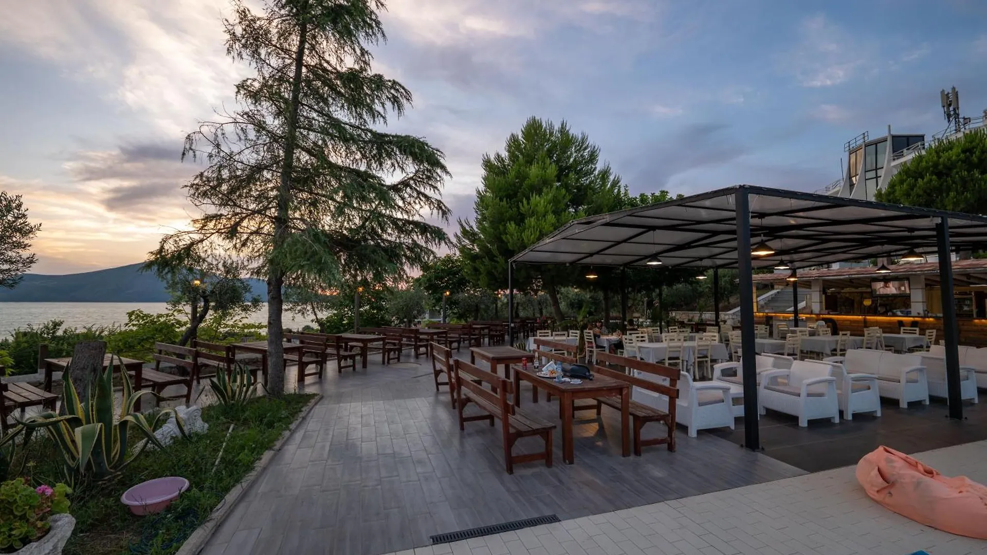 Hotel Edva Resort Radhimë