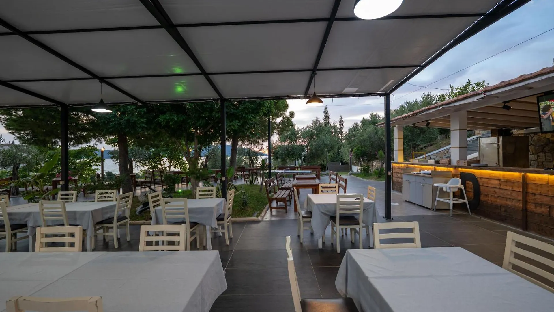 **** Hotel Edva Resort Radhimë Albania