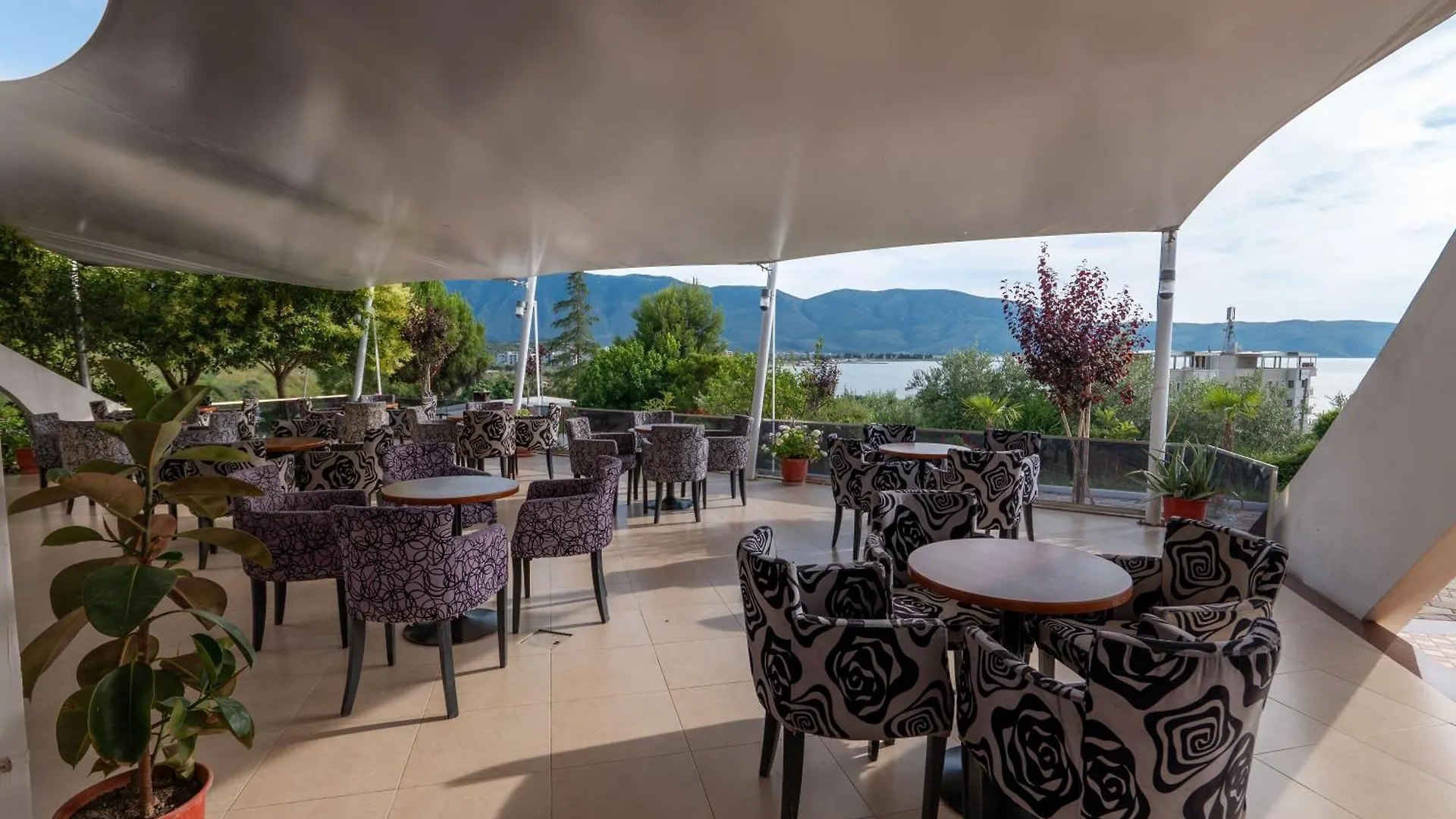 Hotel Edva Resort Radhimë