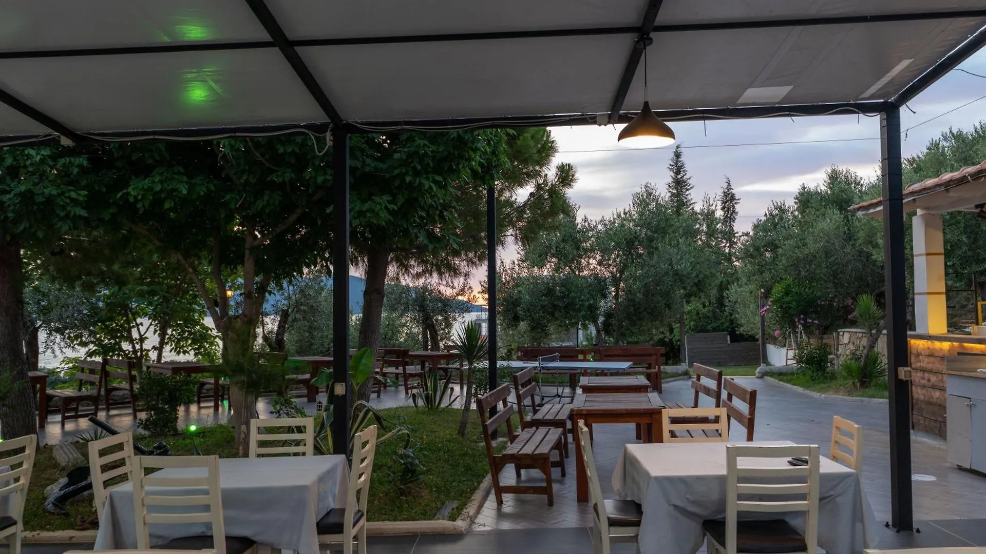 Edva Resort Radhimë Hotel