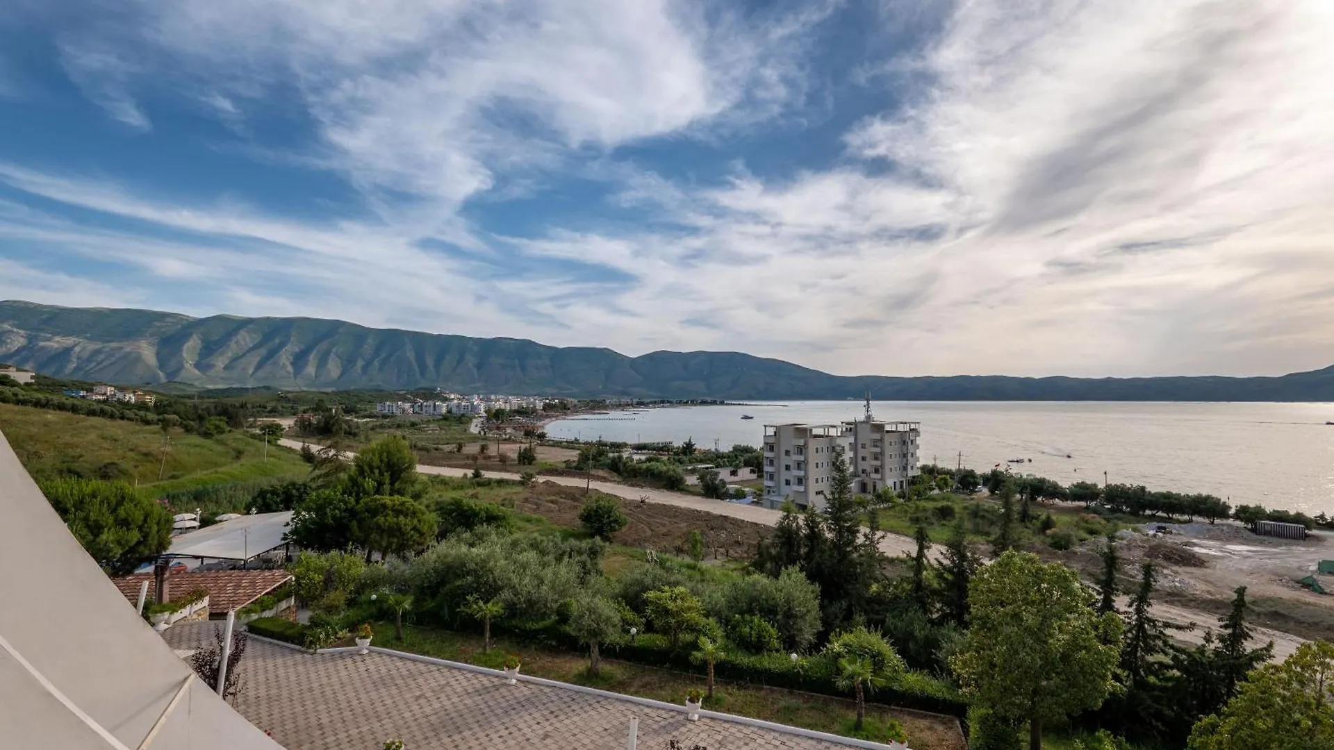 Edva Resort Radhimë Hotel