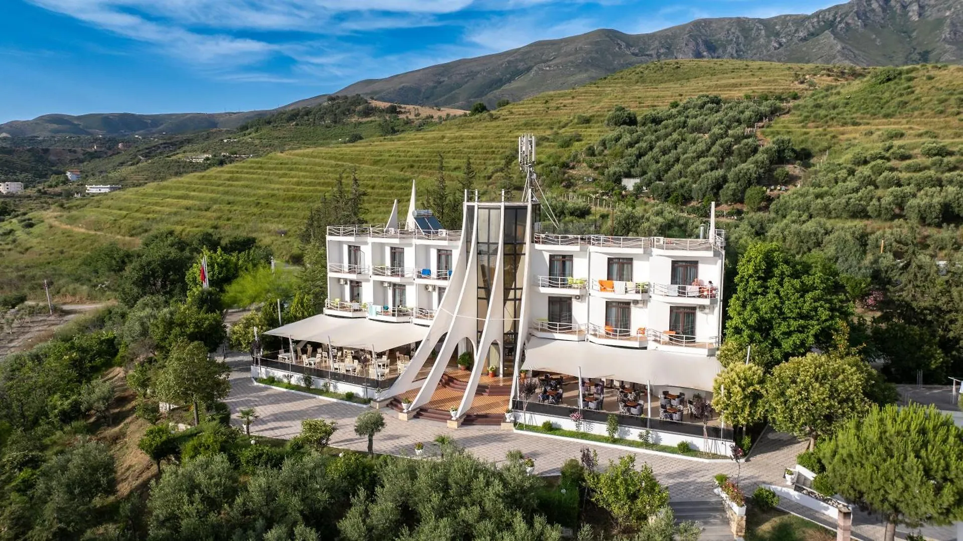 Edva Resort Radhimë 4*,