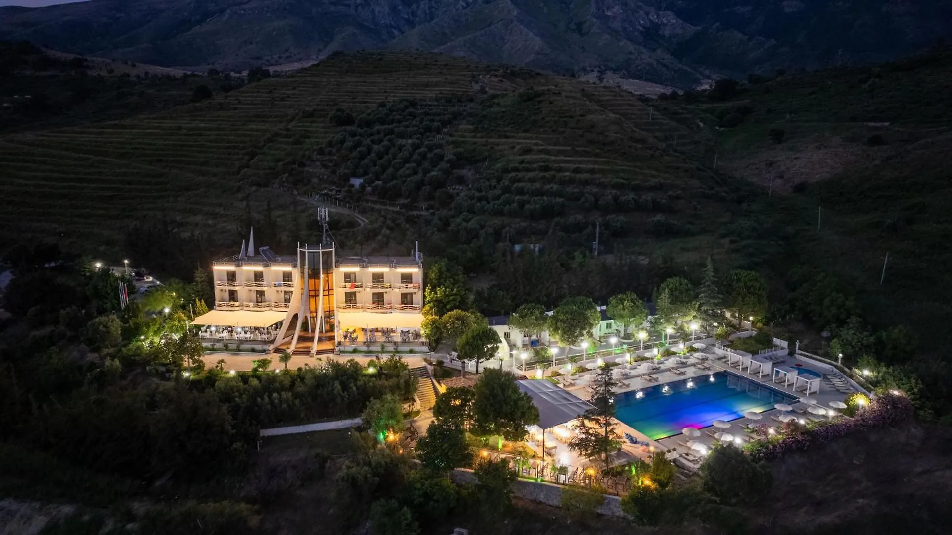 Edva Resort Radhimë Hotel